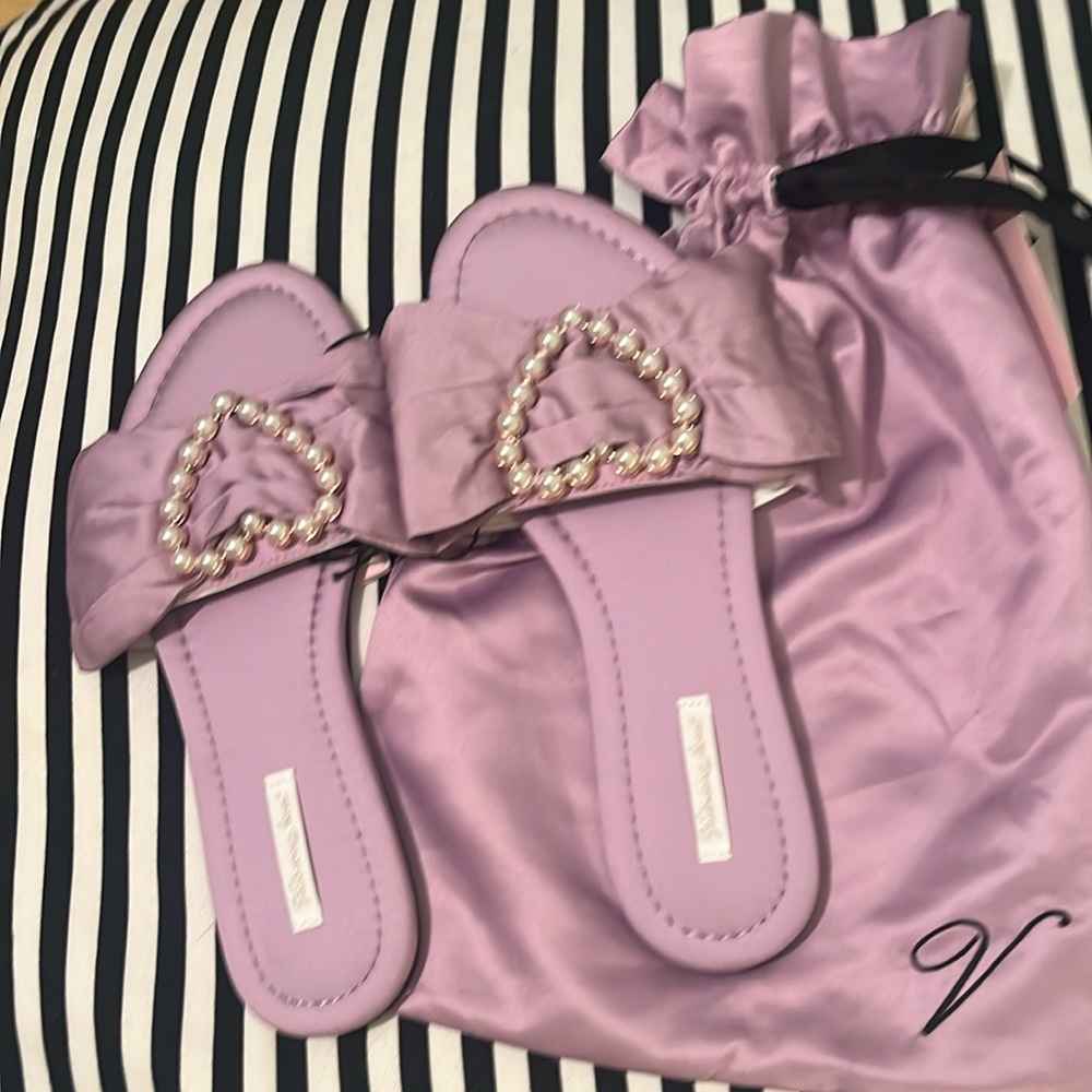 VS Size 7-8 Purple Beaded Heart Slides